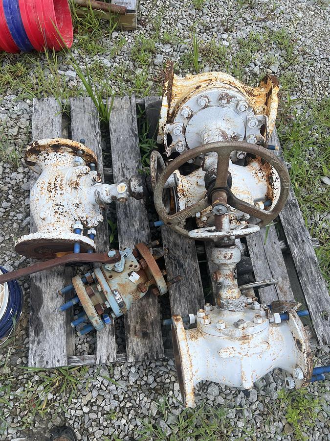 Used Pallet of Valves - 6X4, 8X6, 3X3