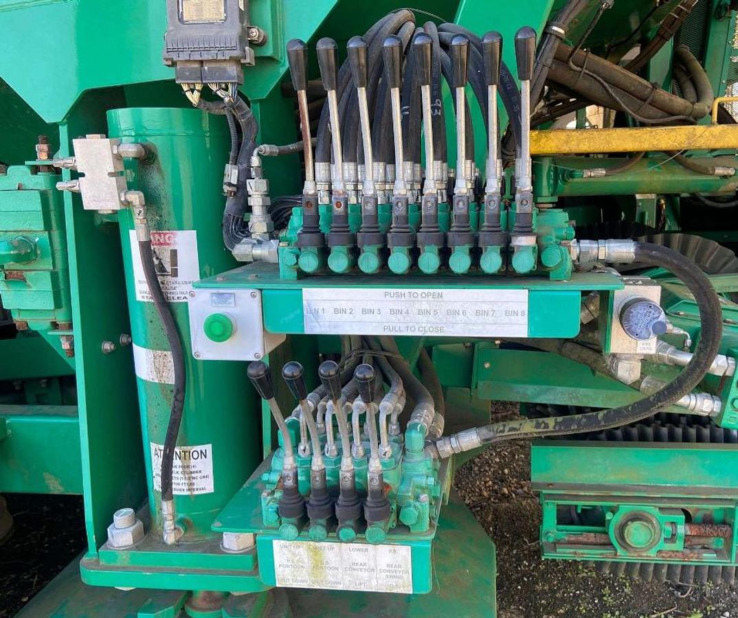 Used 2013 CHARLTON & HILL ESH-1701 T/A SAND HOGG TRAILER