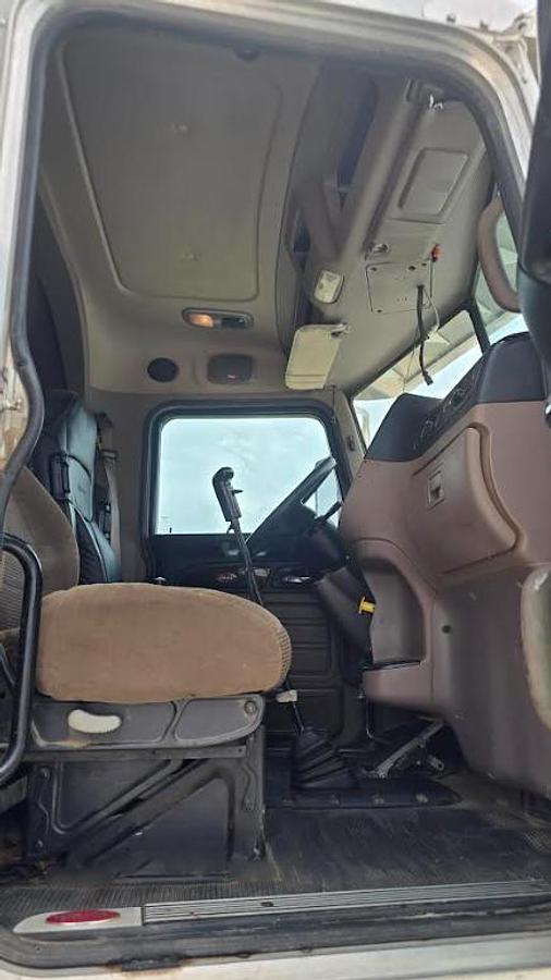 Used 2015 Peterbilt 389 Winch Truck