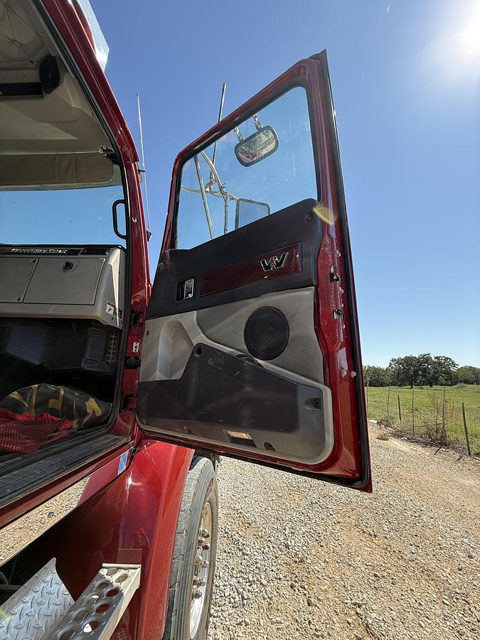 Used 2020 Western Star 4900SB Winch Truck w/Conventional Sleeper