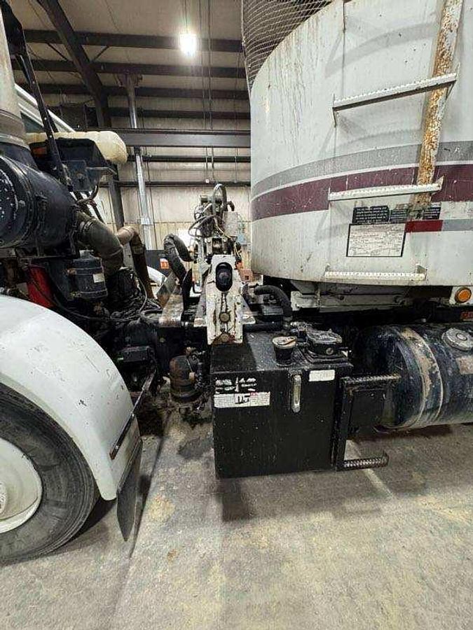 Used 2000 Volvo Rapid Rail Single-Axle Automated Side-Loader