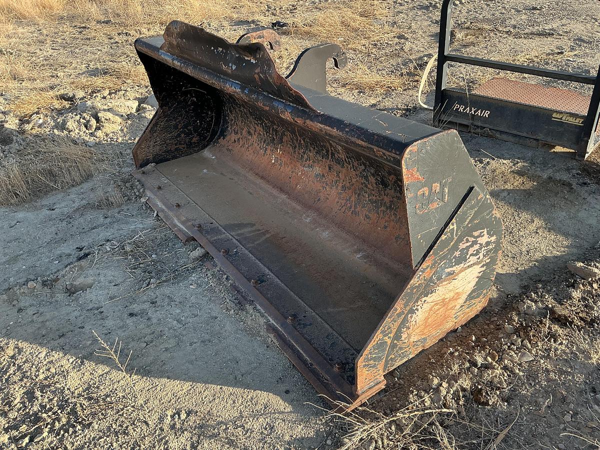 Used CAT Loader Bucket