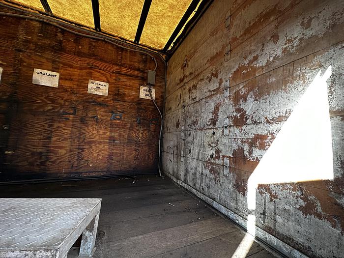 Used 1999 Peterbilt 330 Box/ Lube Truck