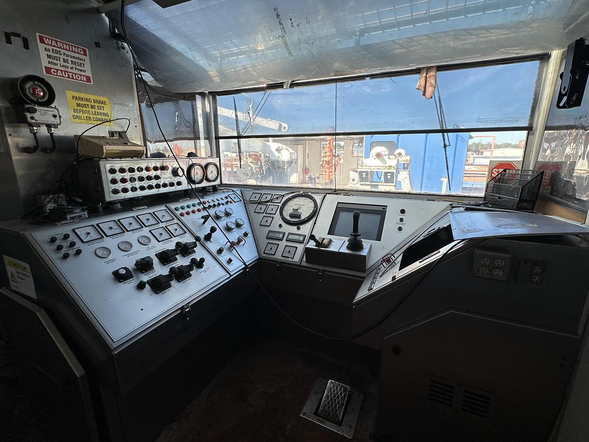 Refurbished NOV IDEAL RIG 1500 HP WALKING DRILL RIG