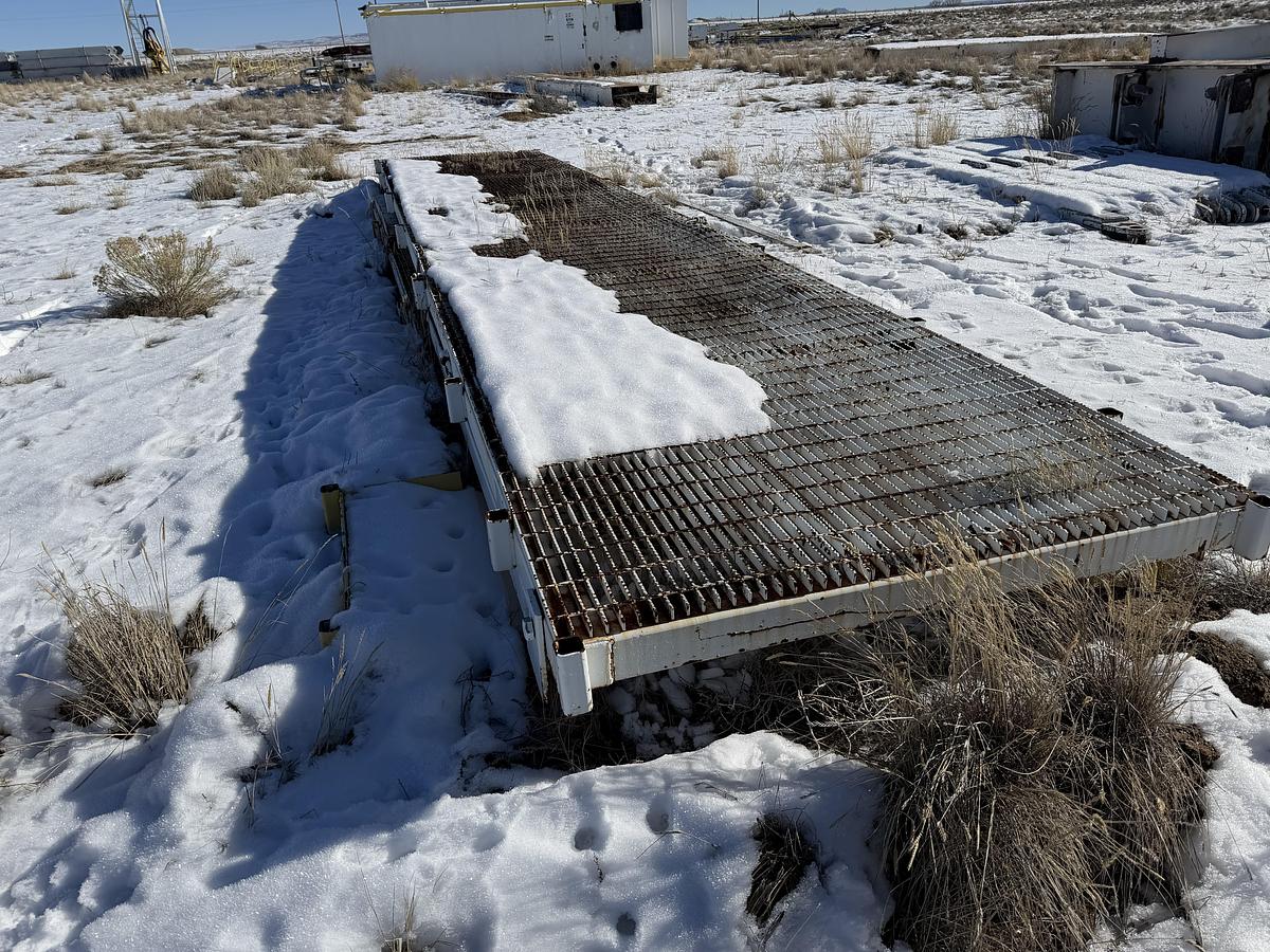 Used (2) Walkways and Small Table Rig #323 