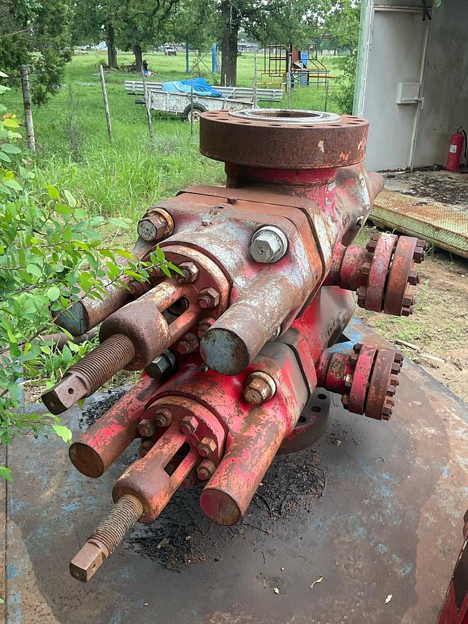 Used Double Ram BOP 6211 