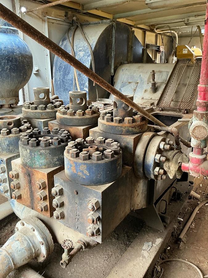 Used Welded Steel Enclosed Mud Pump Shed Skid 