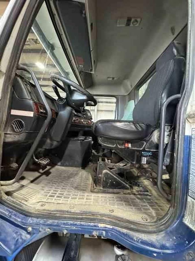 Used 2002 Volvo VHD Roll-Off Truck