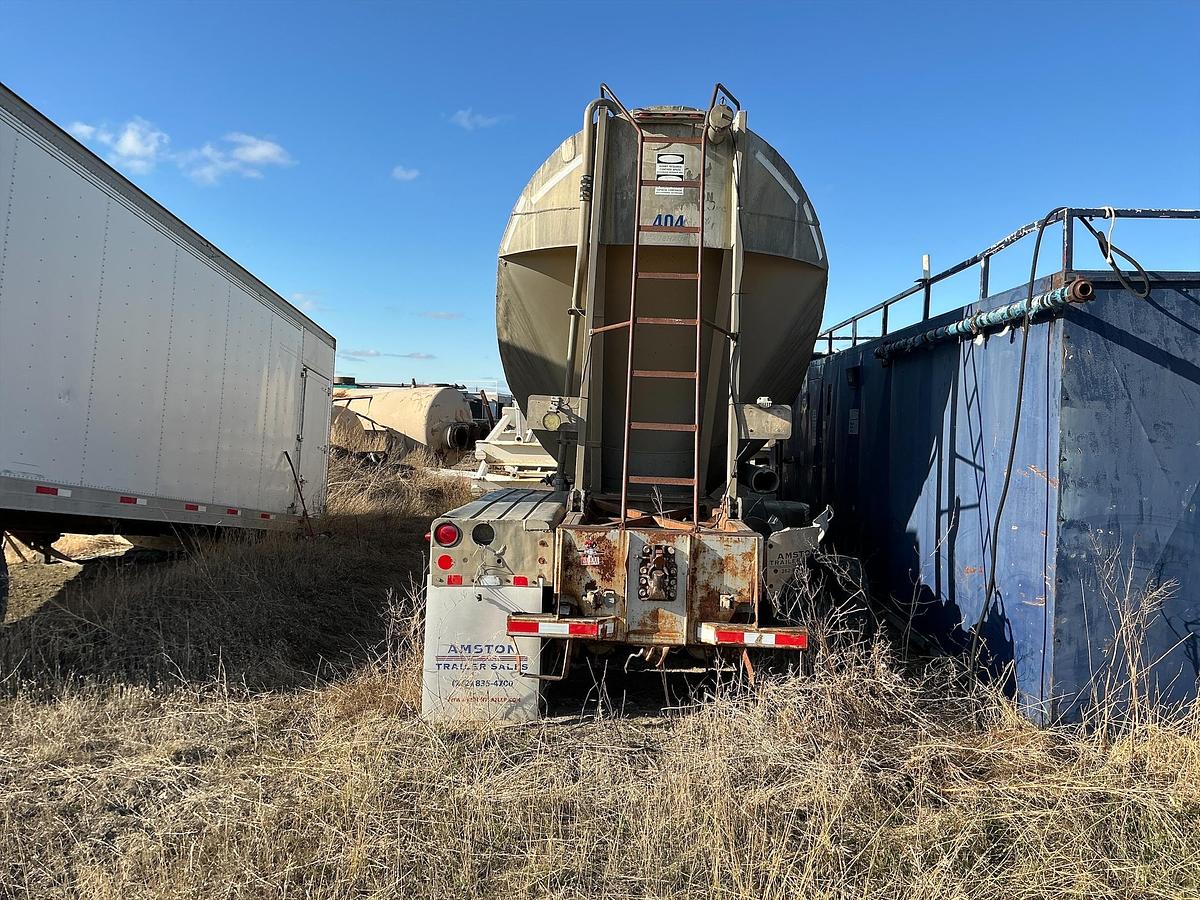 Used 1971 Fruehauf Pneumatic Dry Bulk Tank Trailer