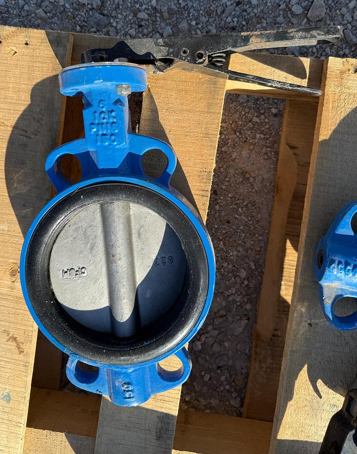 Used 6" BUTTERFLY VALVE WITH DUCTILE IRON WAFER DISC 