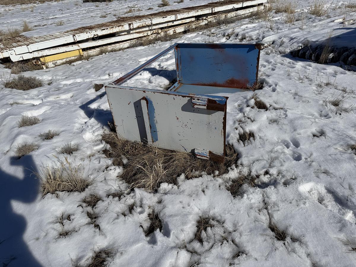 Used Junk Box with Pipe and Air Tugger Rig #323 