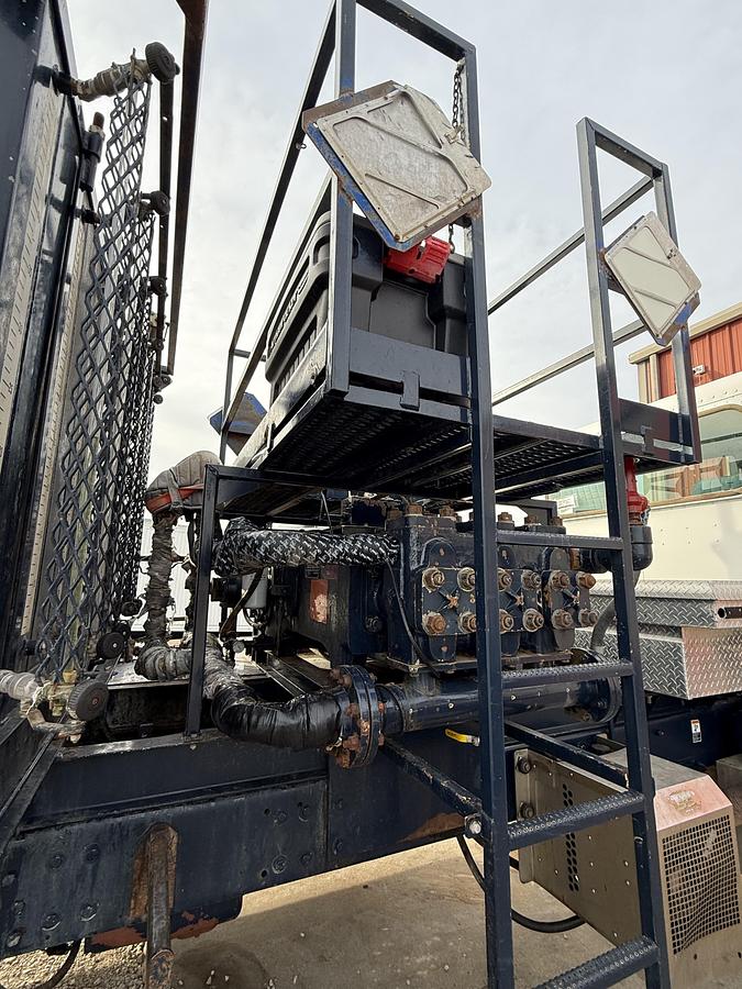 Used 2010 365 Peterbilt Acid Truck