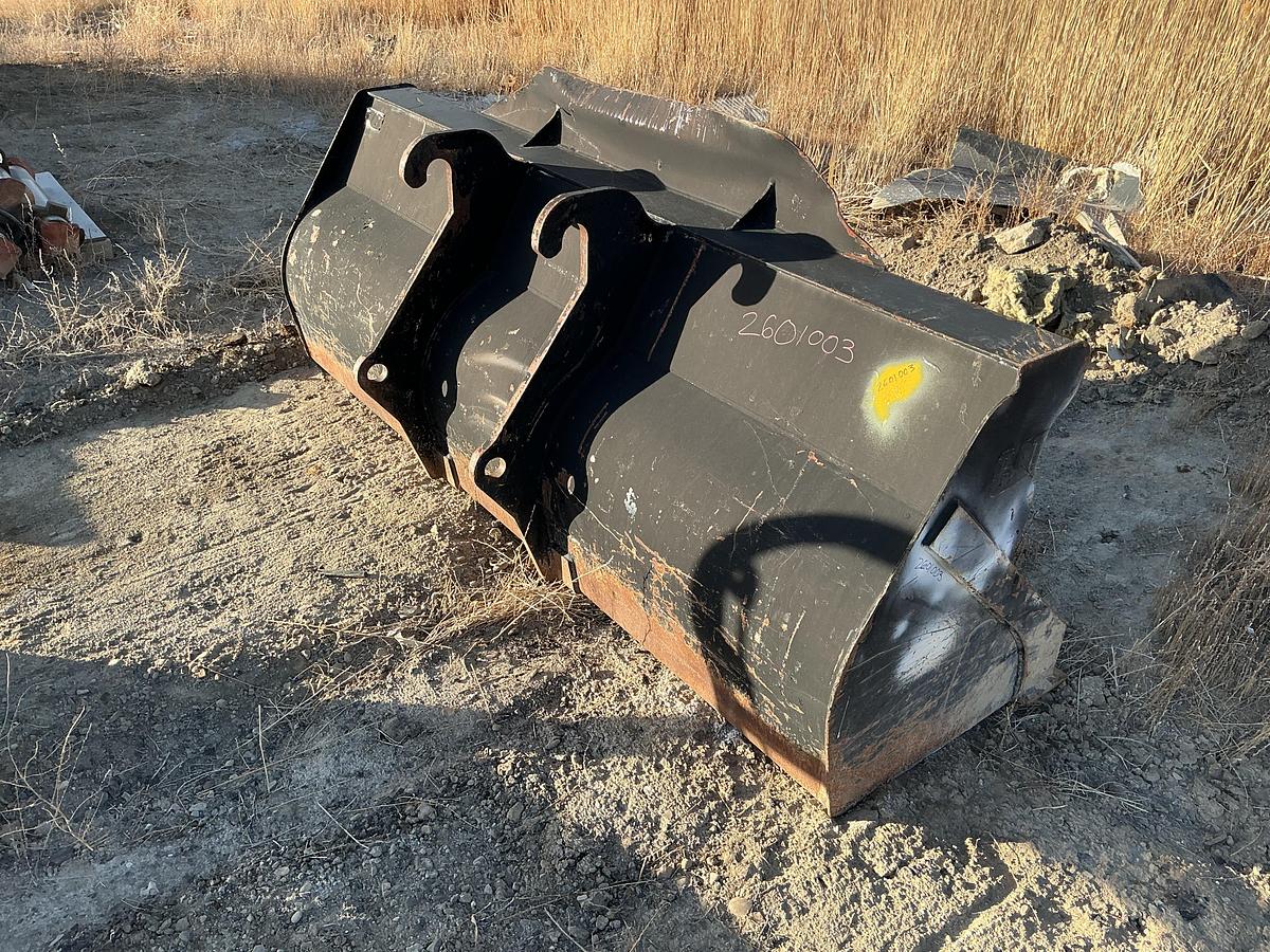 Used CAT Loader Bucket