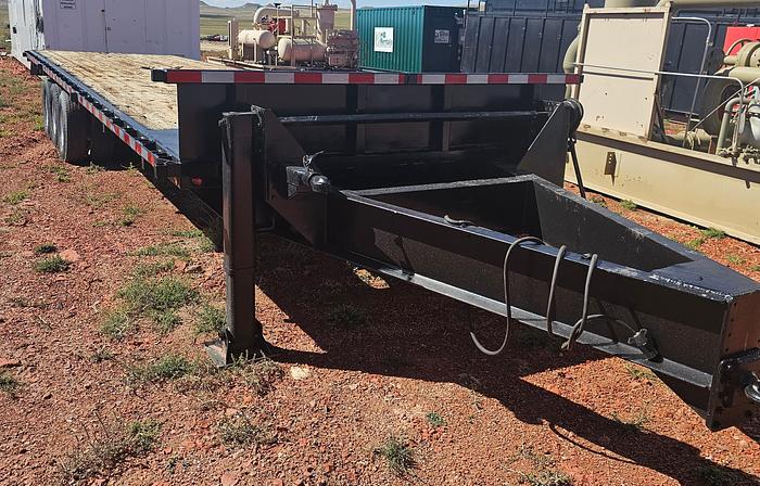 Used Holland Flatbed 8ft x 32ft Tri-Axle Flatbed