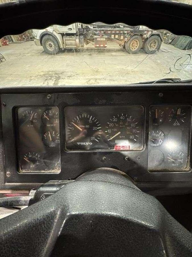 Used 2000 Volvo Rapid Rail Single-Axle Automated Side-Loader