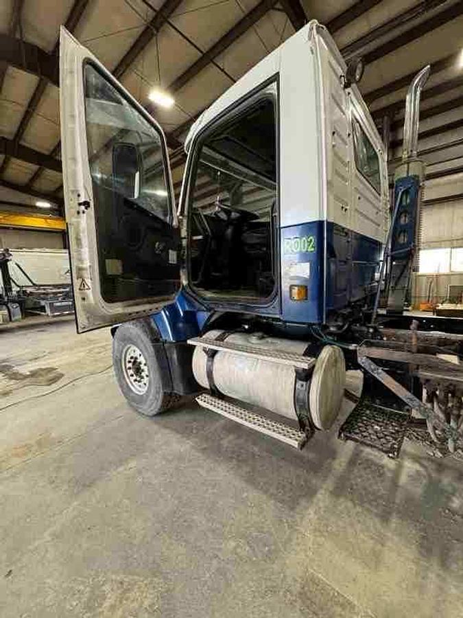 Used 2002 Volvo VHD Roll-Off Truck