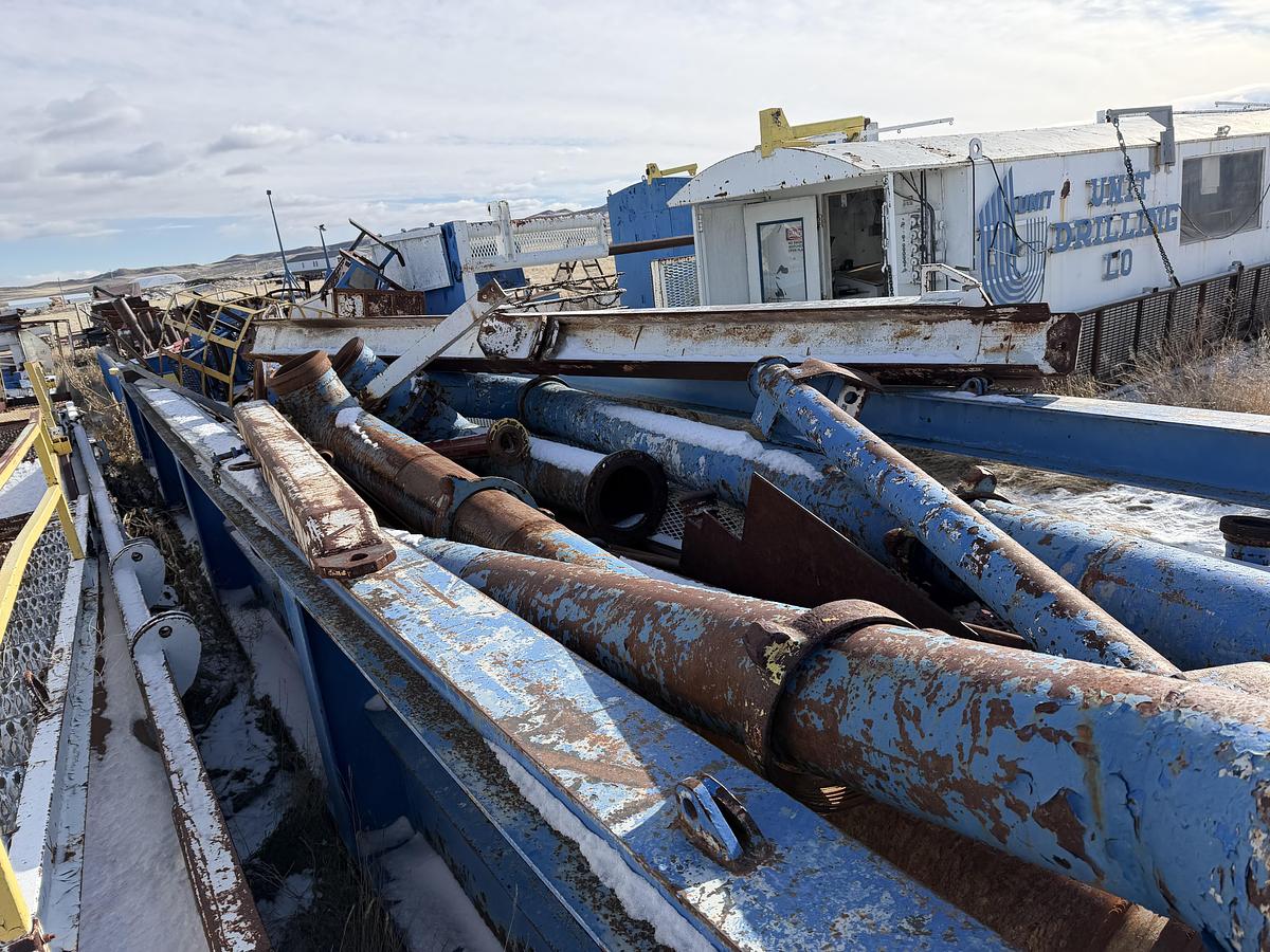 Used Junk Box with Pipe Plate and Center Steel Rig #235