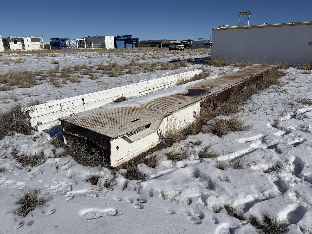 Used (3) Empty Suitcases and (2) Big “I” Beams Rig #323 