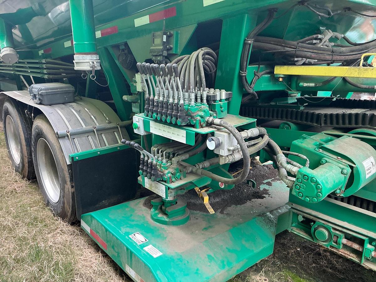 Used 2013 CHARLTON & HILL ESH-1701 T/A SAND HOGG TRAILER
