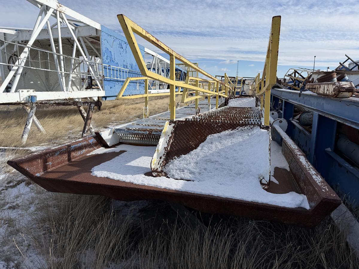 Used Wind Walls, Walkways, Flow Line Pipe, Hoses, Stairs V Door, Skids Rig #235