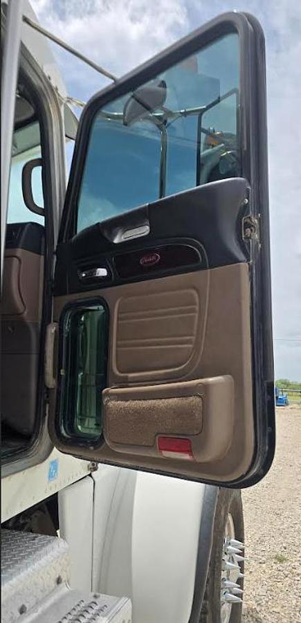 Used 2015 Peterbilt 389 Winch Truck