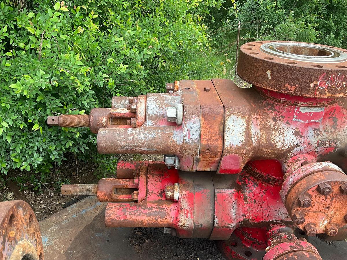 Used Double Ram BOP 6211 