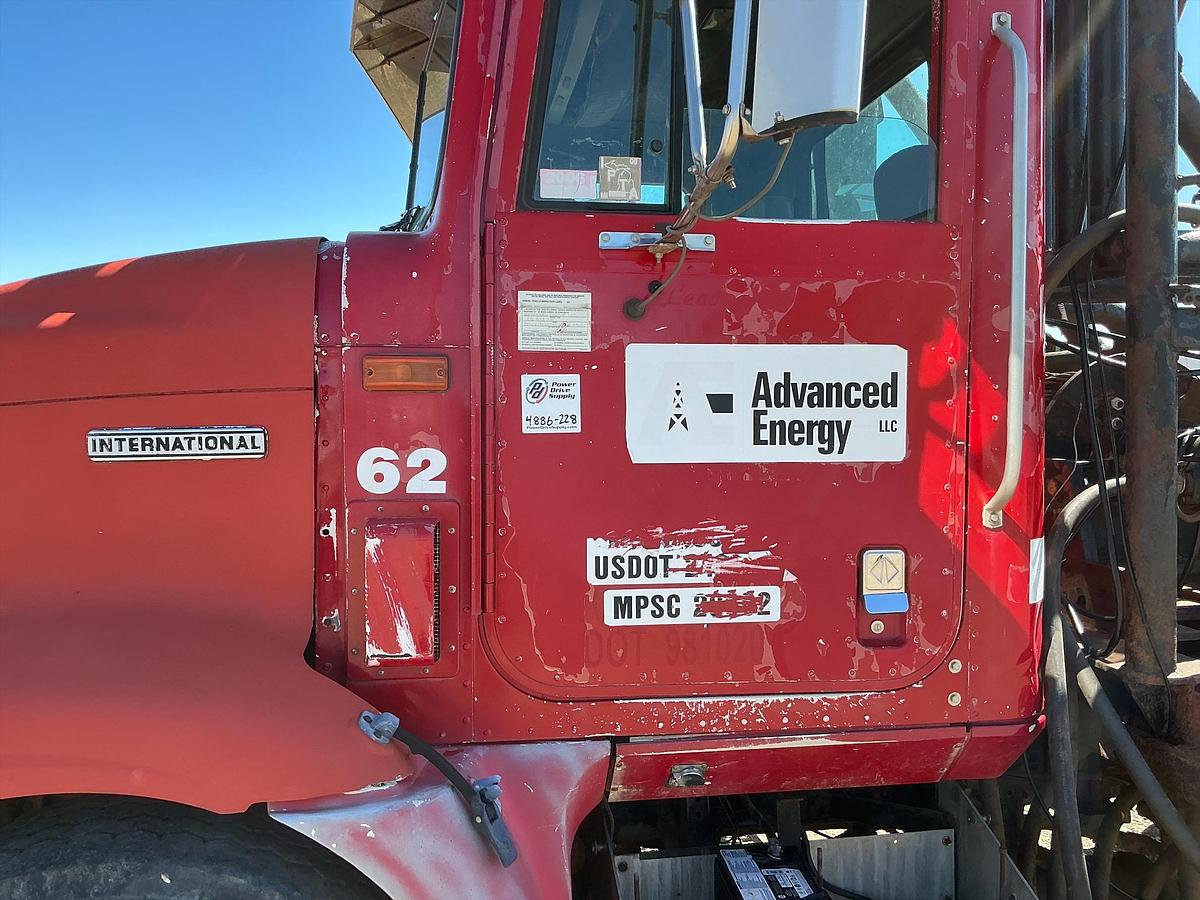 Used International Semi Winch Truck 