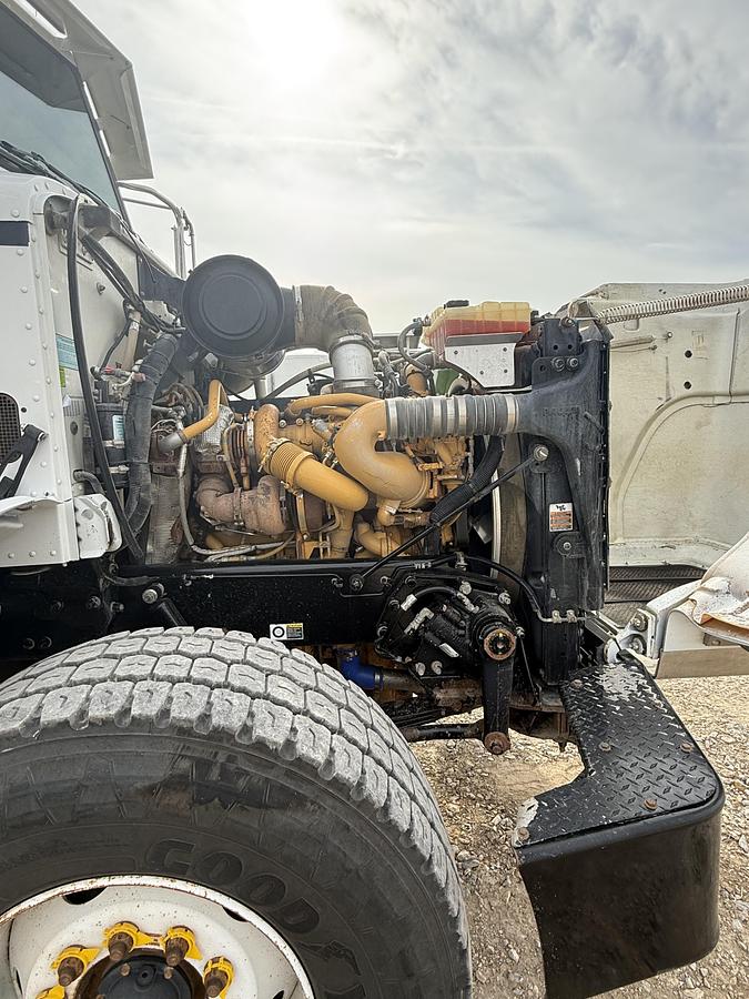 Used 2010 365 Peterbilt Acid Truck