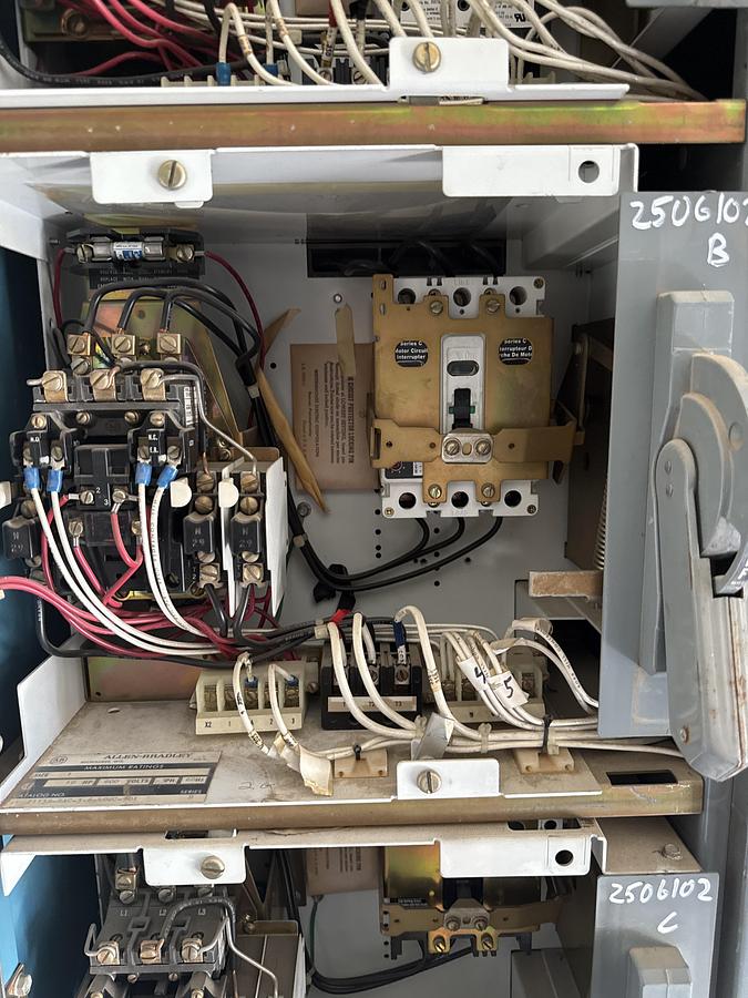 Used ALLEN BRADLEY 600 volts breaker 60 HZ