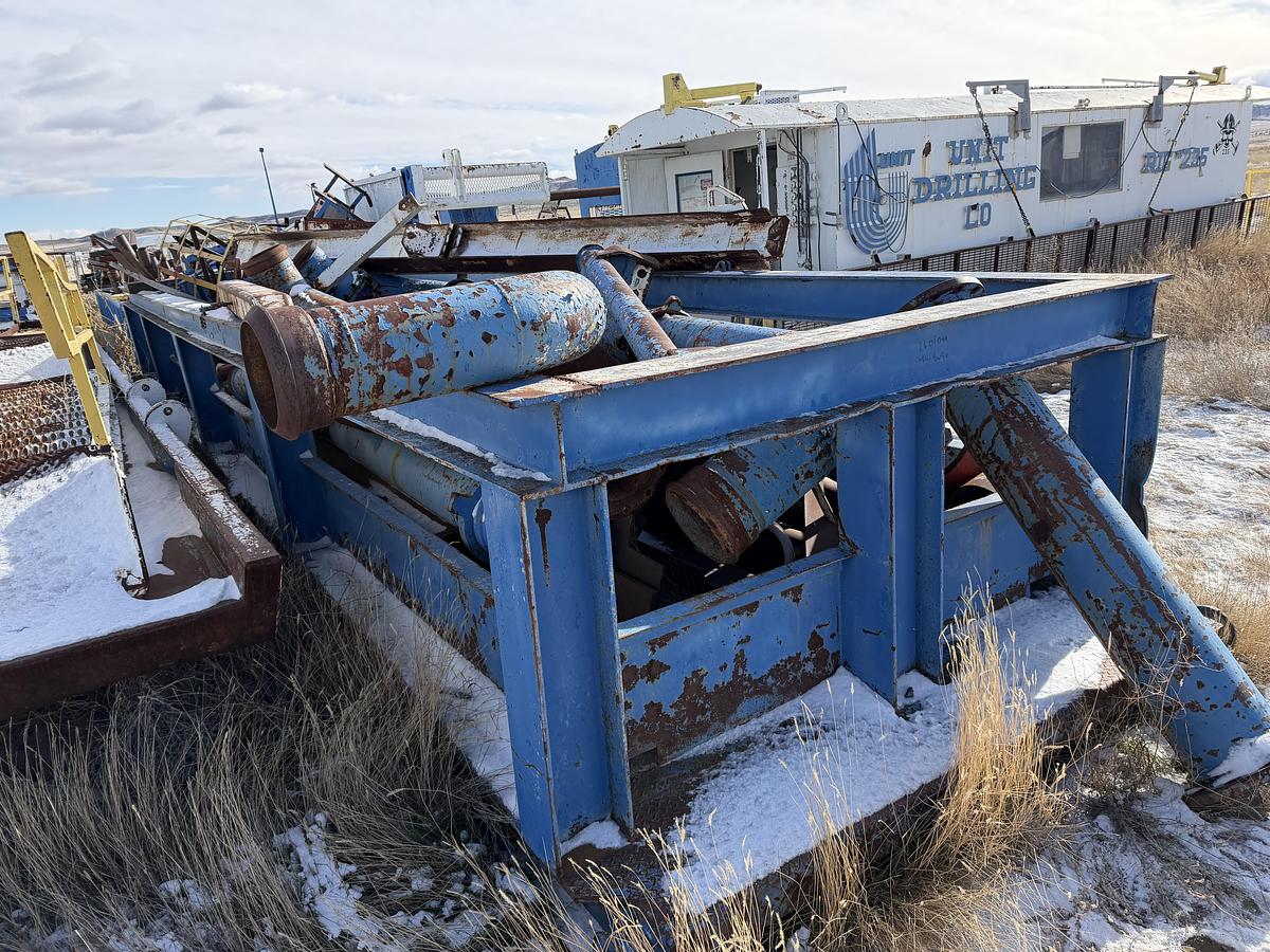 Used Junk Box with Pipe Plate and Center Steel Rig #235