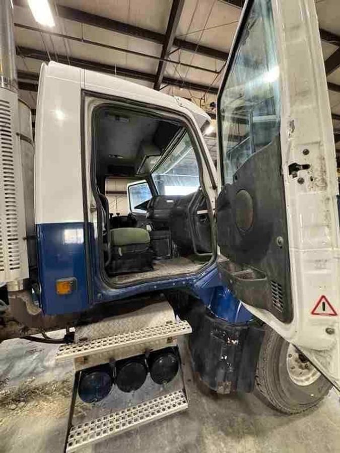 Used 2002 Volvo VHD Roll-Off Truck