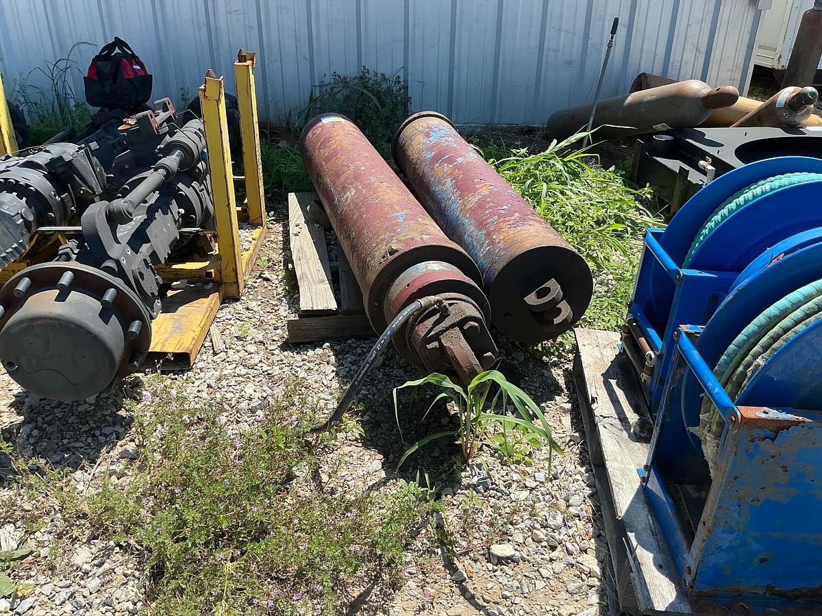 Used Hydraulic Cylinders x2