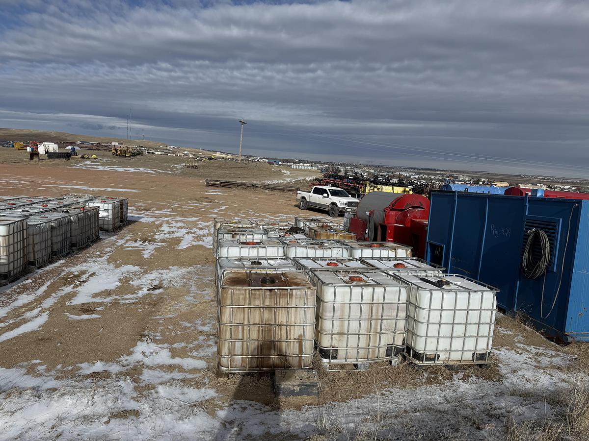 Used Plastic Totes (99)