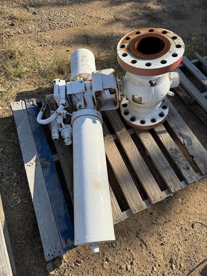 Used Pneumatic Actuator with 6" Valve