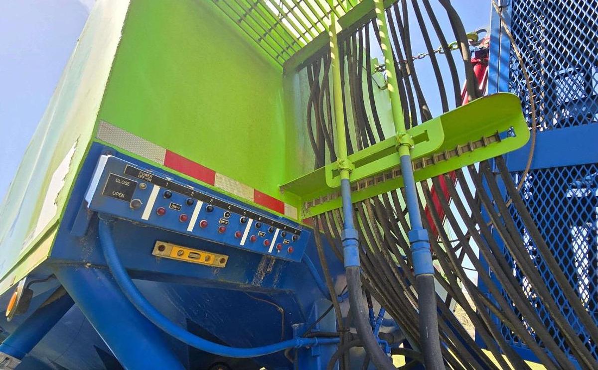 Used 2012 APPCO FS-40 T/A SAND HOG TRAILER