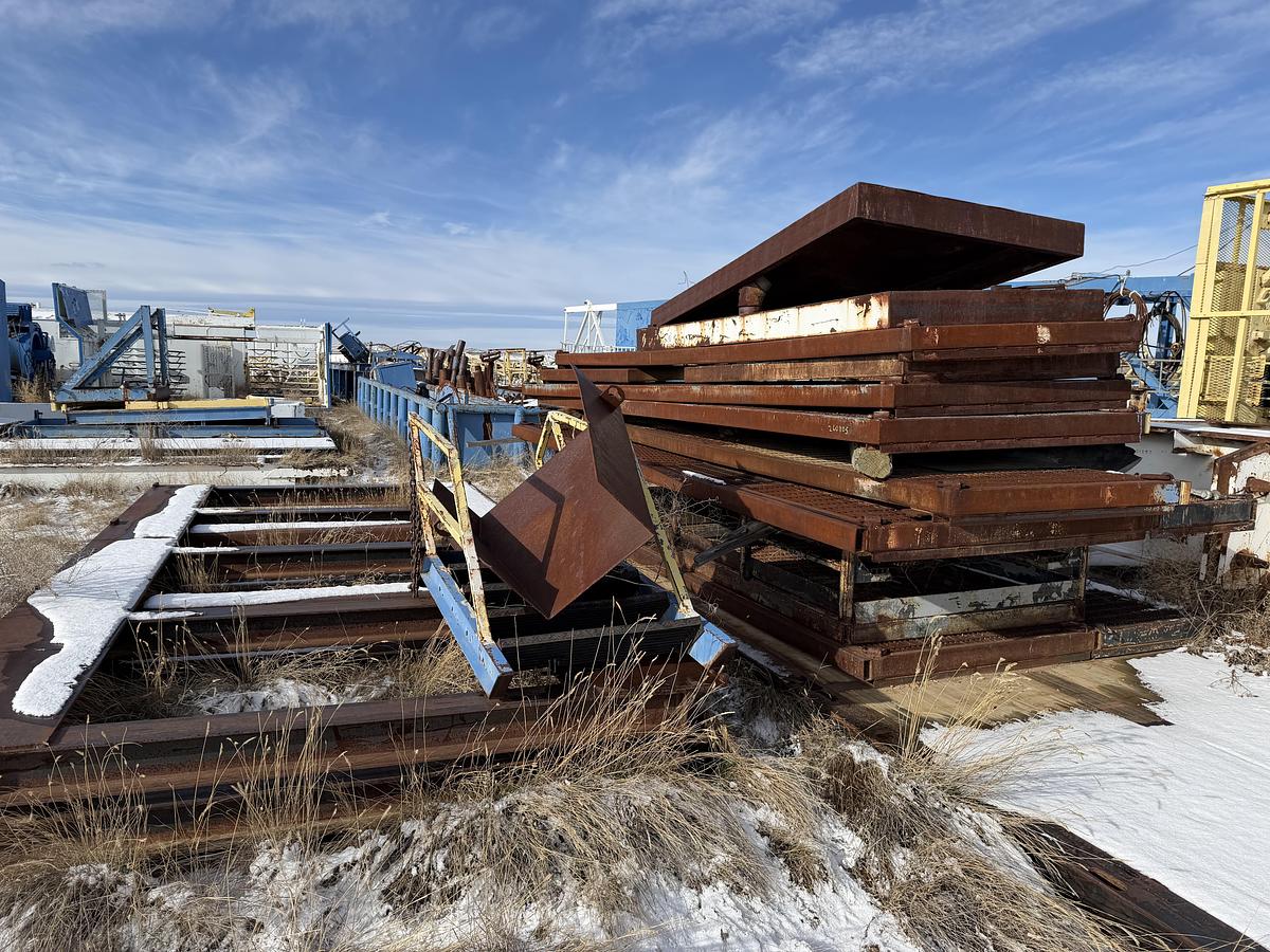 Used Wind Walls, Walkways, Flow Line Pipe, Hoses, Stairs V Door, Skids Rig #235