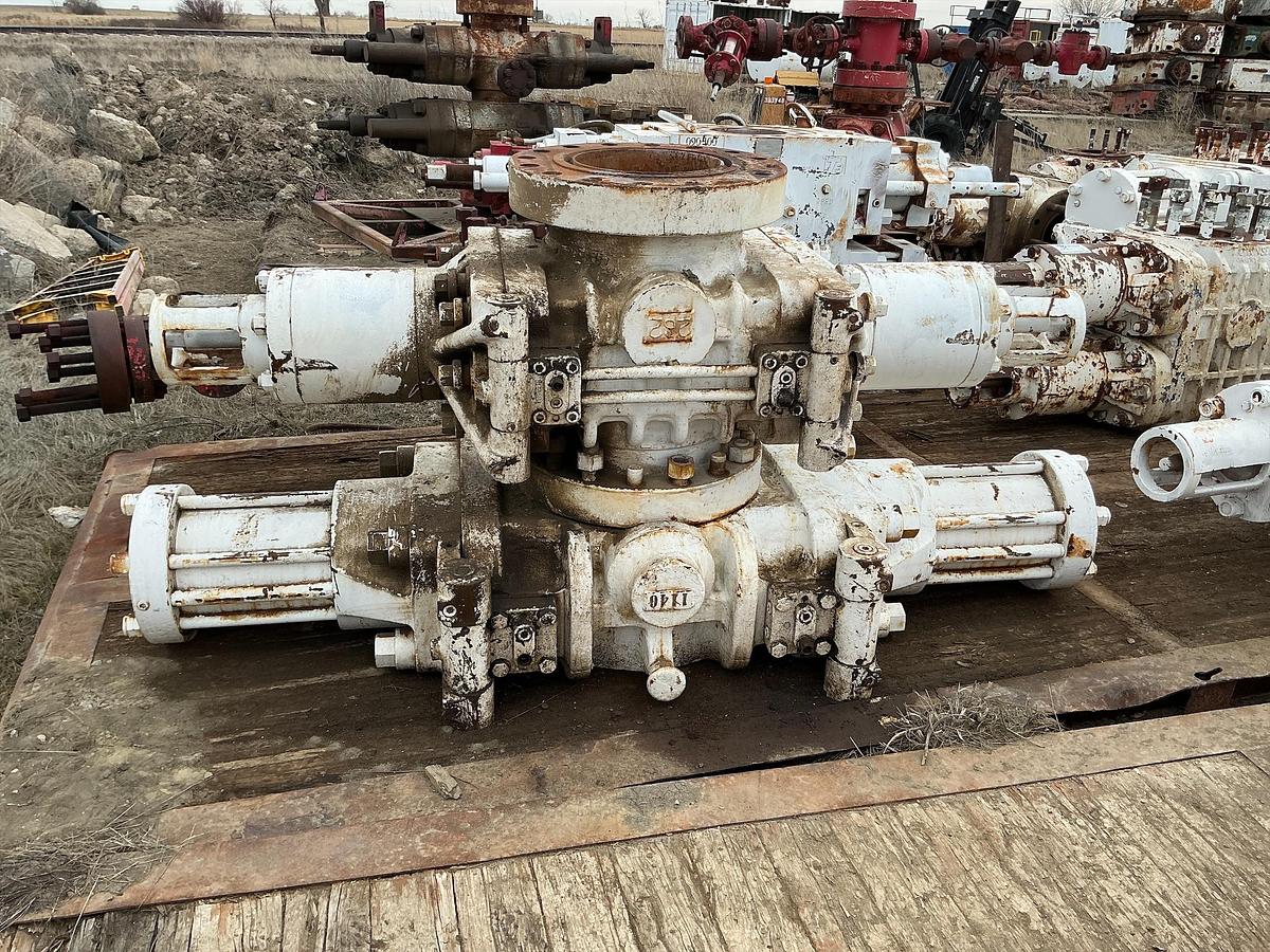 Used Shaffer (2) 5x11 Single Ram BOPs