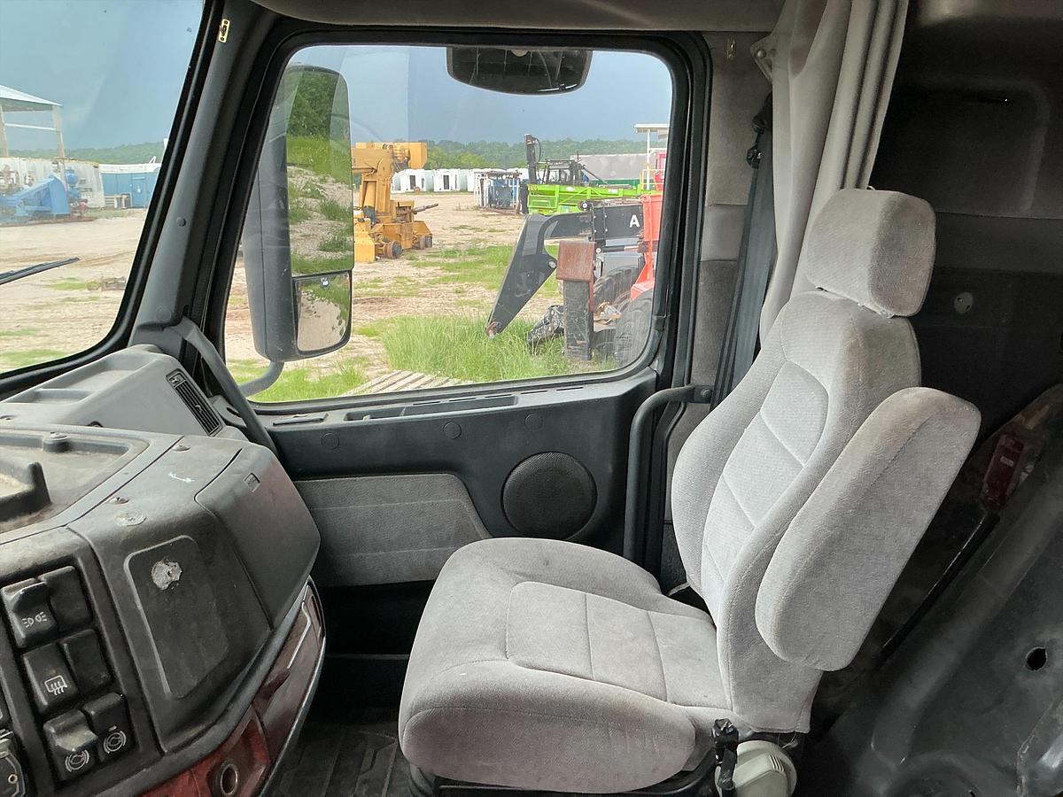 Used 2021 Volvo VNL Big Bunk Semi