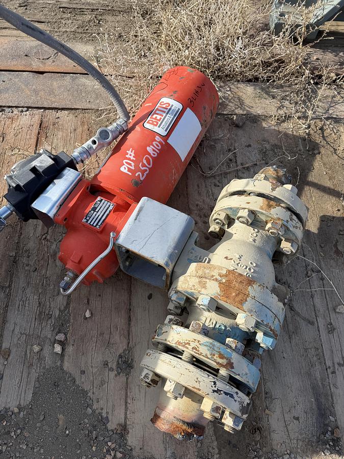 Used 2005 Bettis UK Actuators and Controller