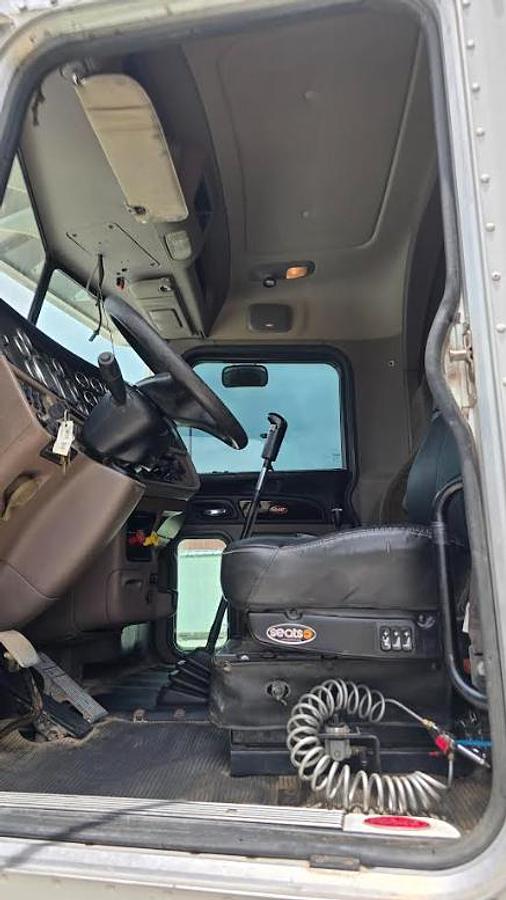 Used 2015 Peterbilt 389 Winch Truck