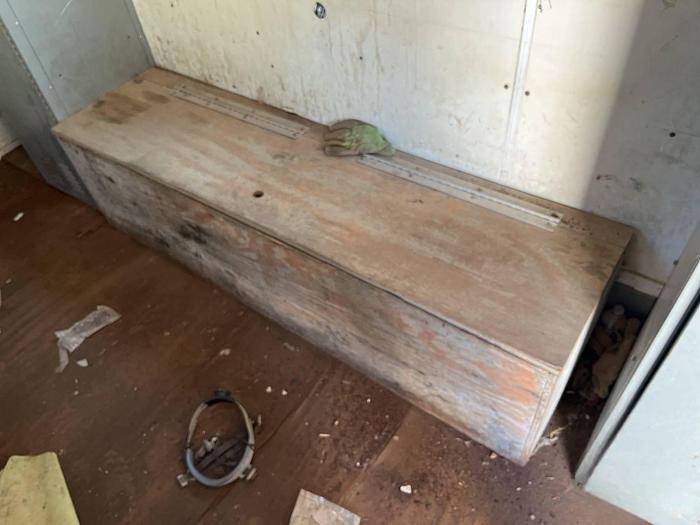 Used 2010 CARGO CRAFT 21 ft T/A Doghouse Trailer