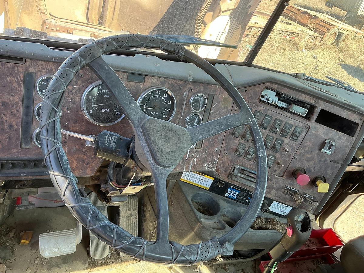 Used International Semi Winch Truck 