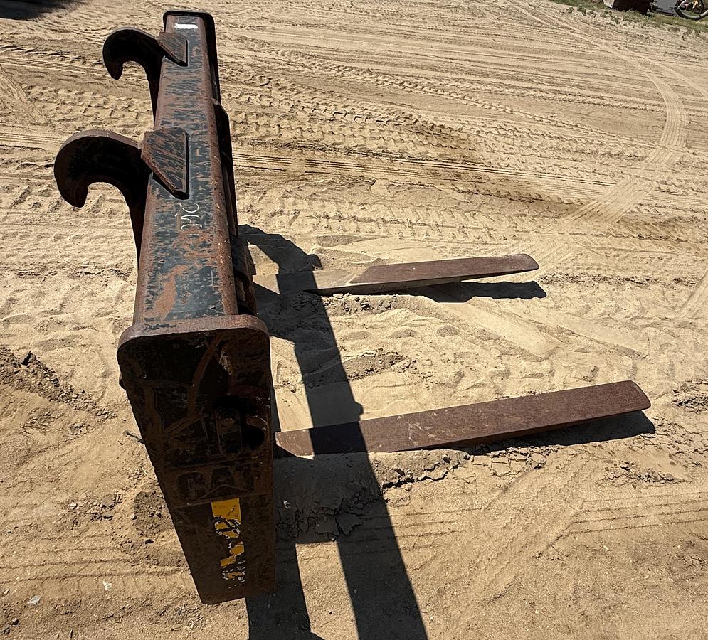 Used 125-2600: Forks for 938H Wheel Loader