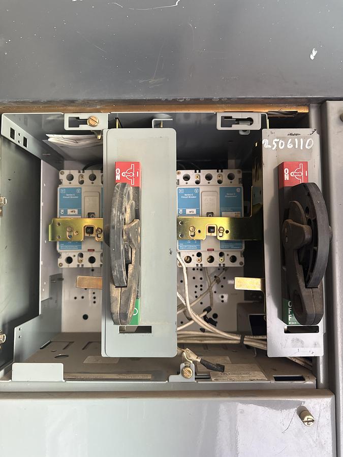 Used ALLEN BRADLEY 600 volts 60 HZ buckets