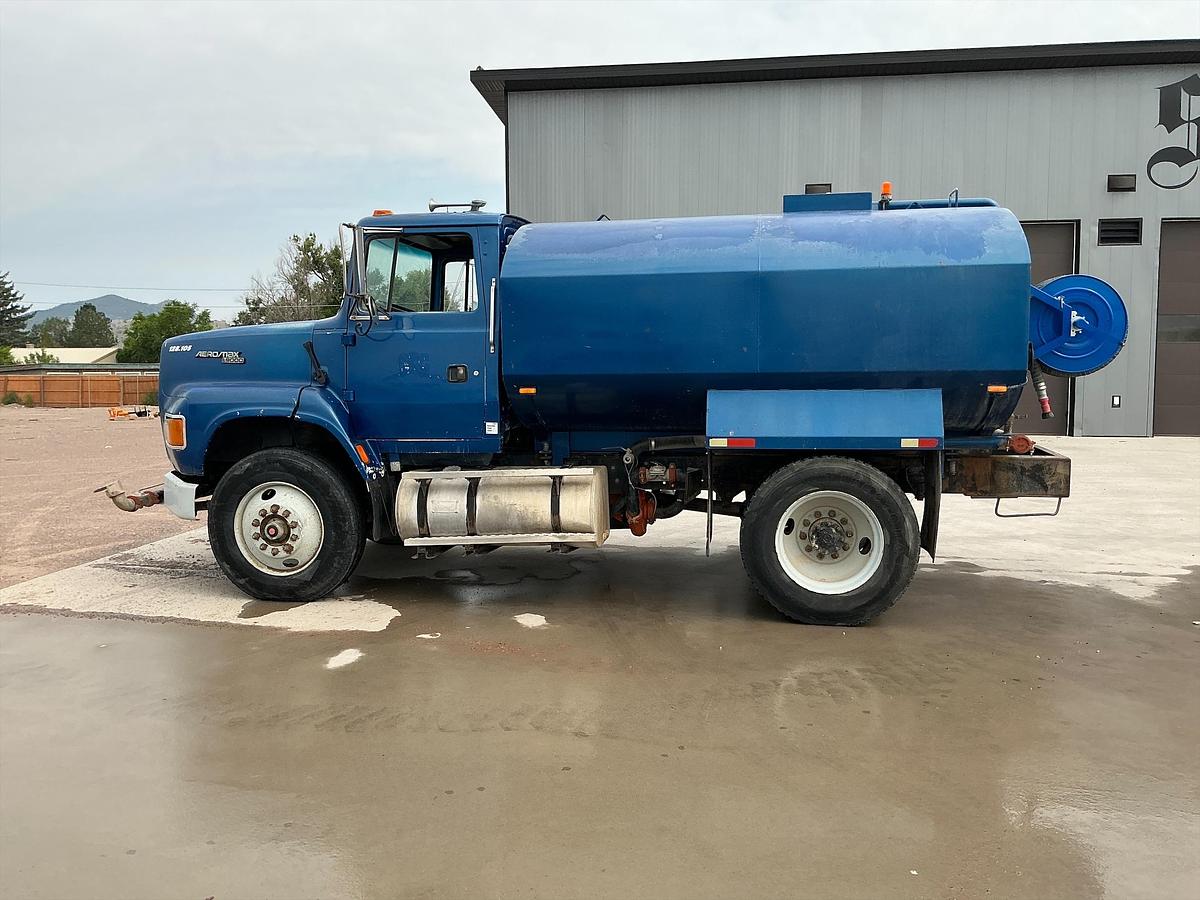 Used Ford 2000 Gallon Water Truck