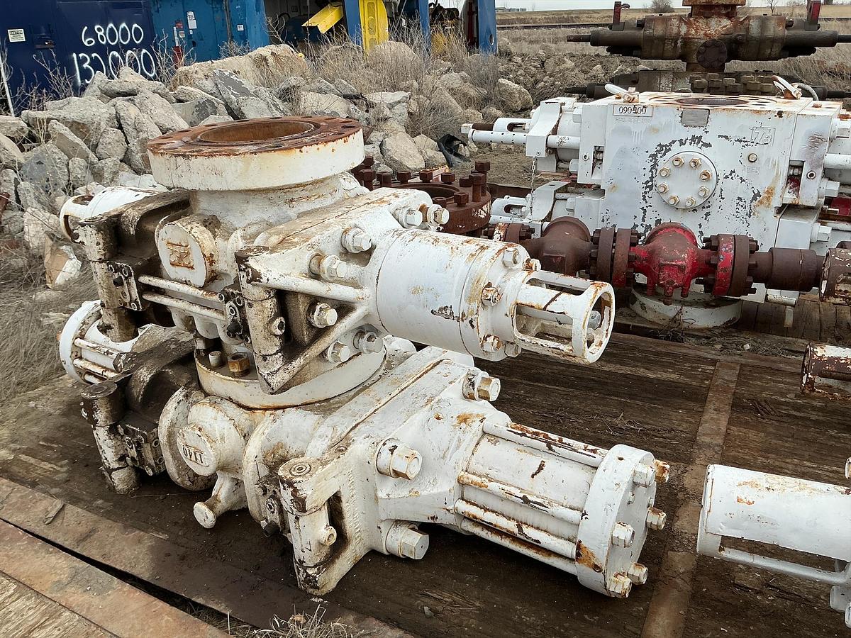 Used Shaffer (2) 5x11 Single Ram BOPs