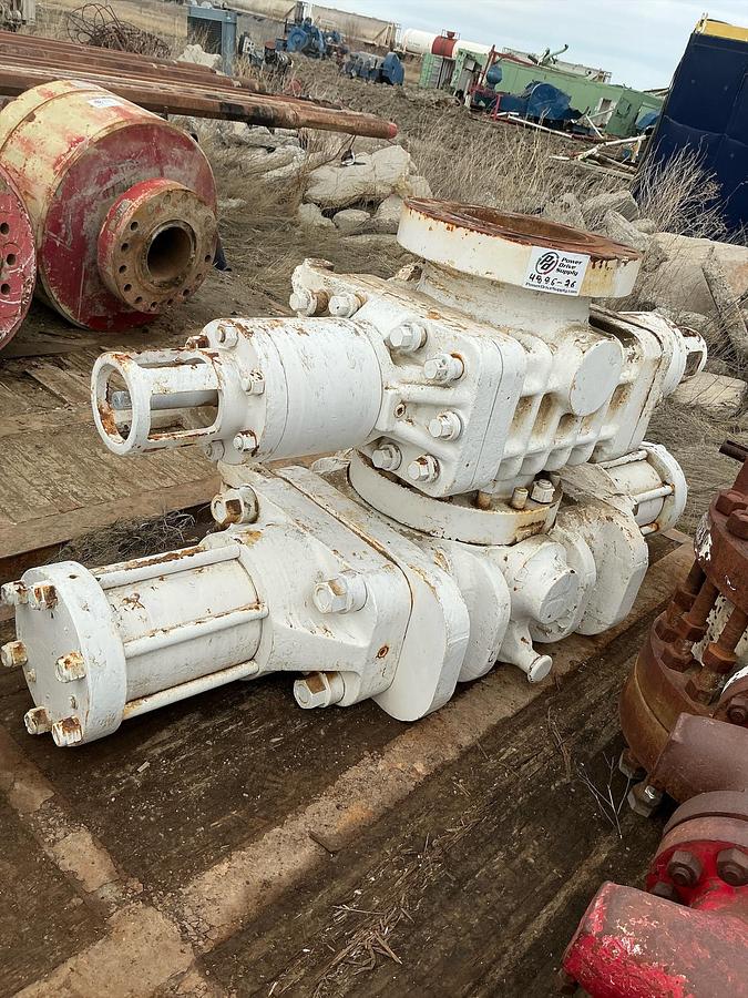 Used Shaffer (2) 5x11 Single Ram BOPs