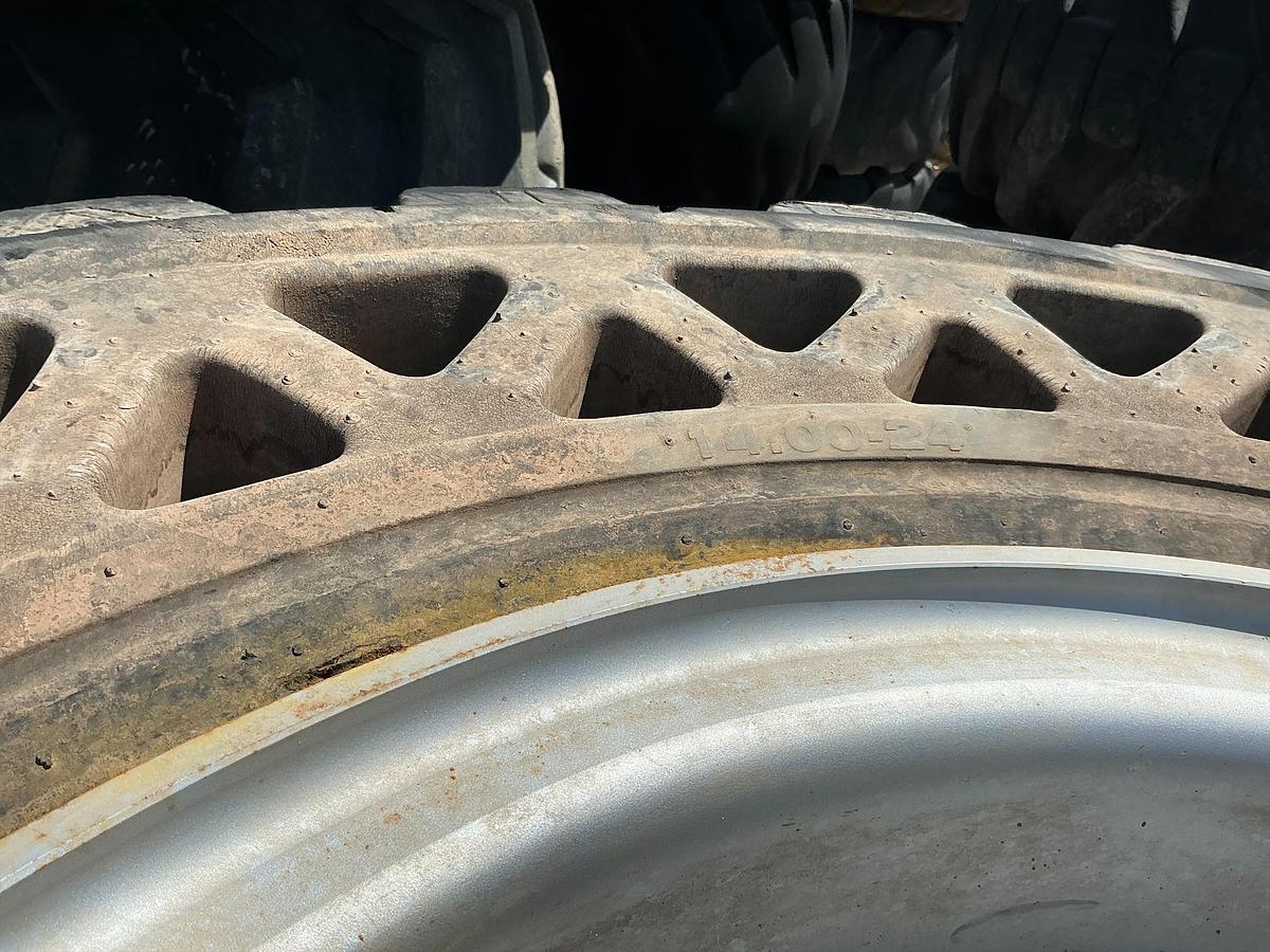 Used Solid AEL Solid Air Tires 