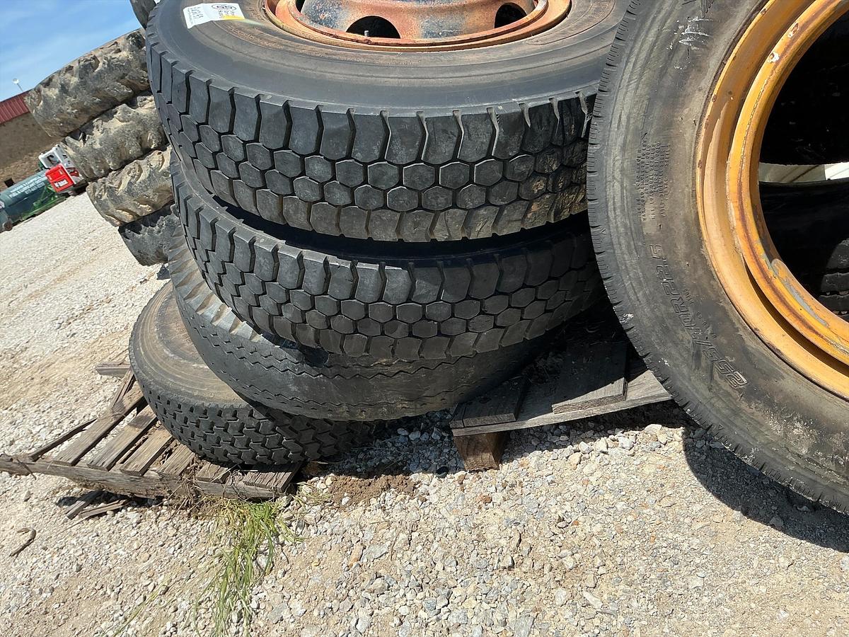 Used Steel Mark Radial Tires