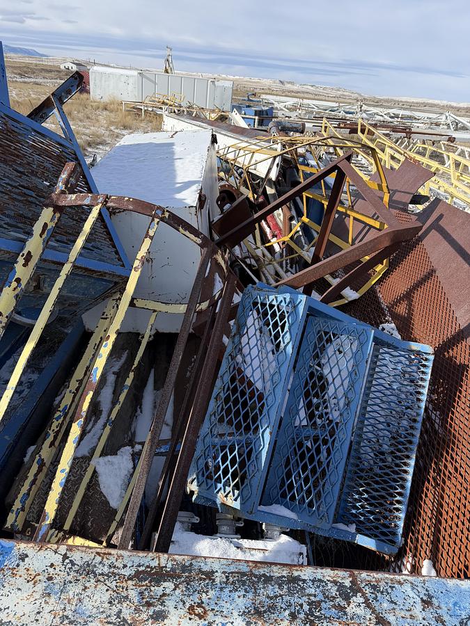 Used Junk Box with Pipe Plate and Center Steel Rig #235